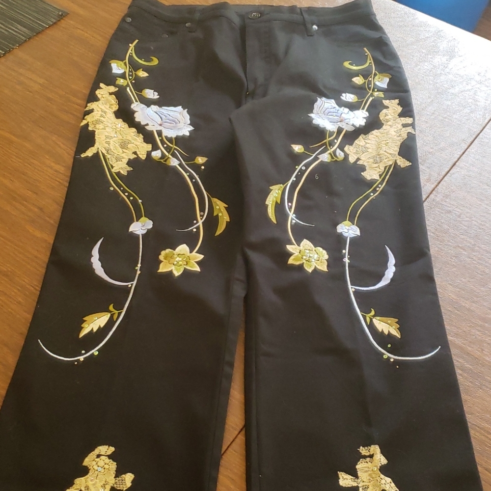 Black pants - Picture 2 of 5